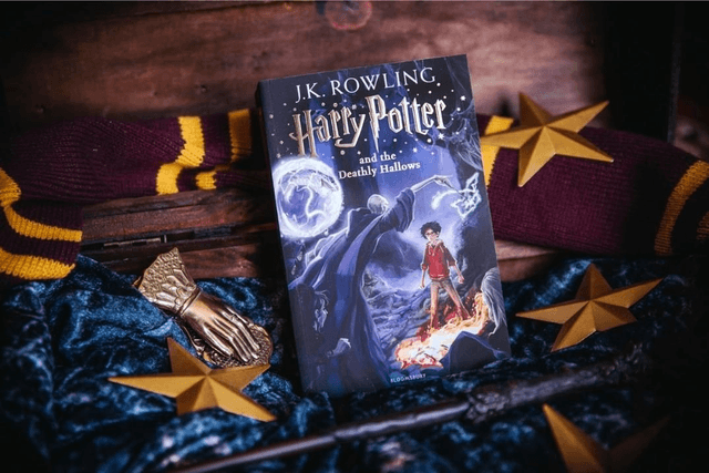 Harry Potter and the Deathly Hallows (7) - J.K. Rowling 
